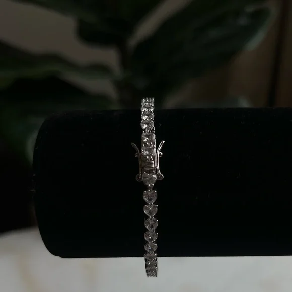 Silver heart CZ Tennis Bracelet - Picture 3 of 4